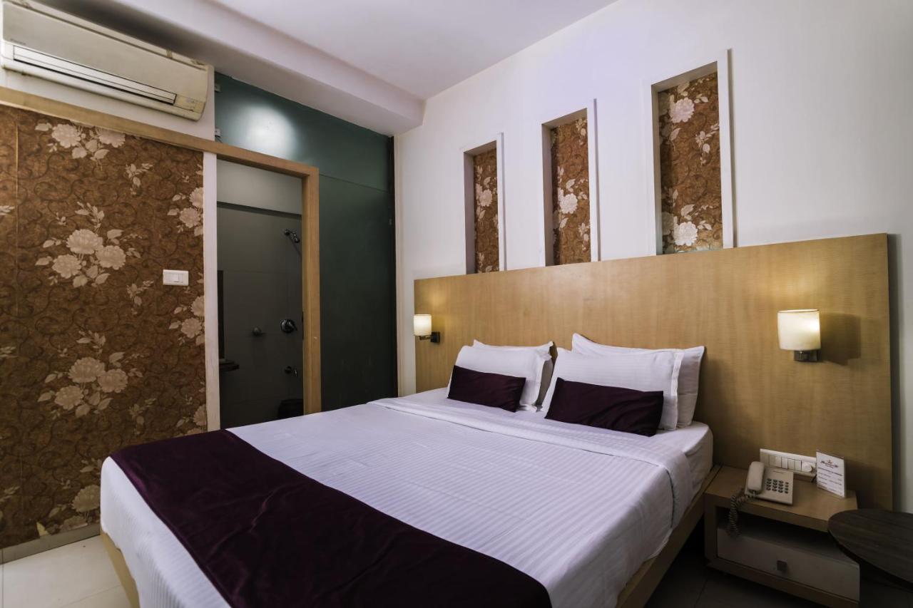 Hotel Monarch Guestline In Midc Rabale, นาวีมุมไบ ภายนอก รูปภาพ
